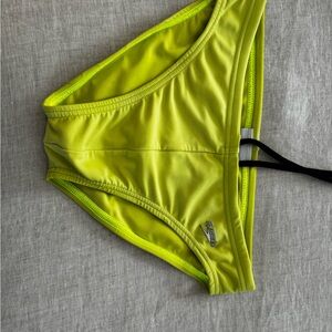Speedo 32 solar brief  green good used condition